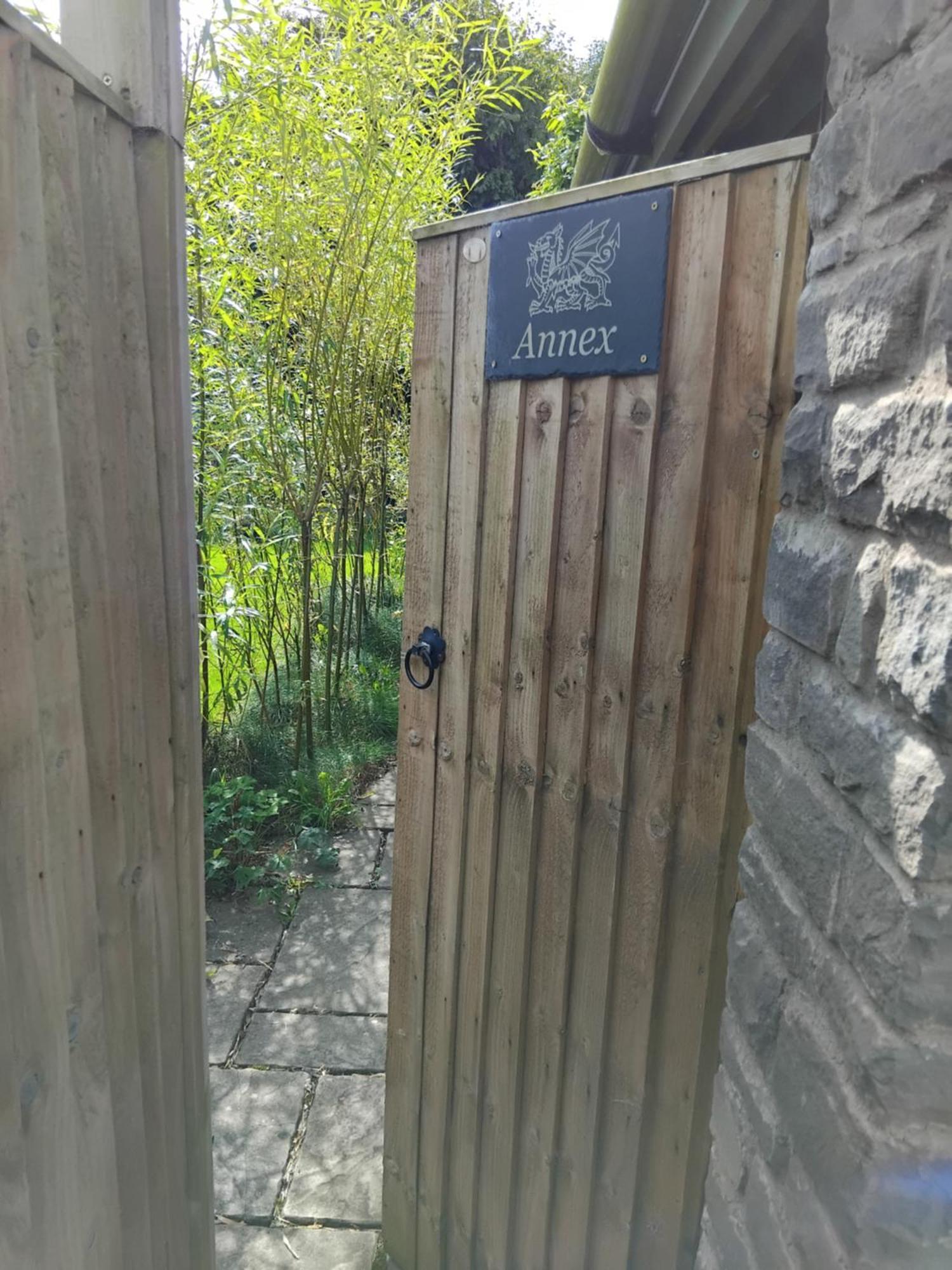 Post Office Row Apartment And Garden Crickhowell Exteriör bild